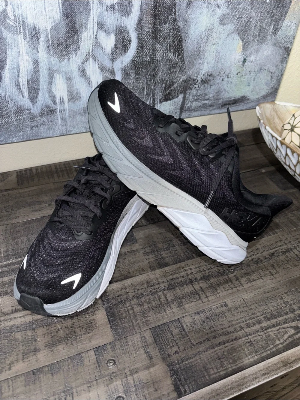 Hoka One One Arahi 6 running shoes WOMENS sz 9